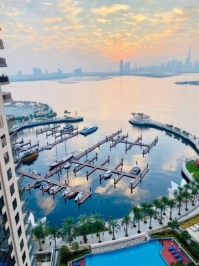 BJ's luxury Burj and Creek View 2 BR Apartment
